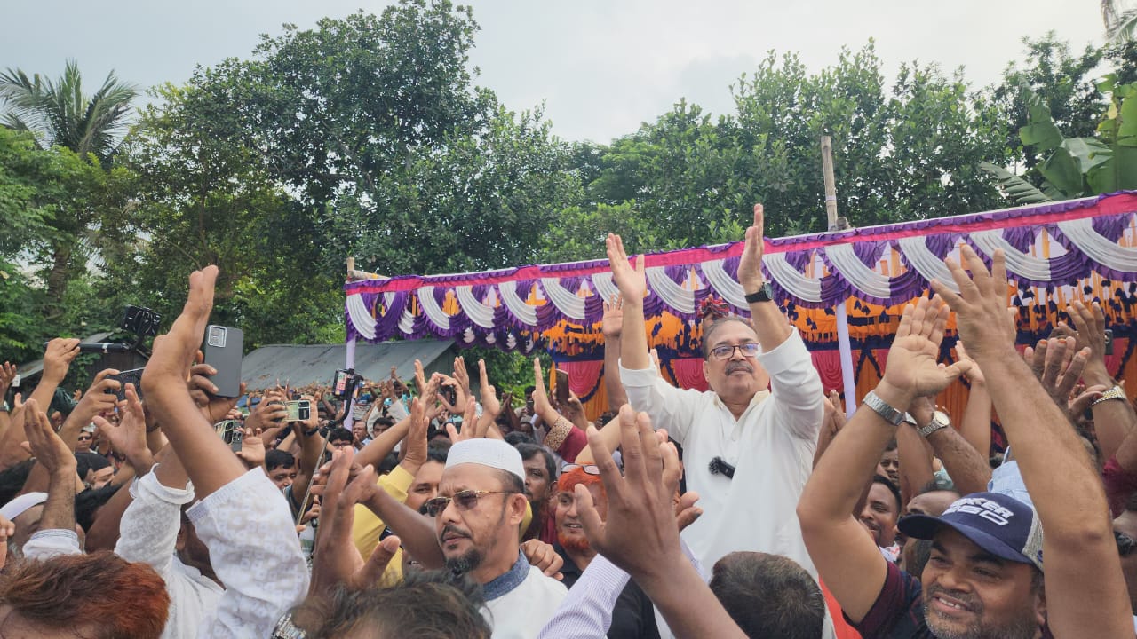 মফিকুল হাসান তৃপ্তির ডিবিসি টিভিতে সাক্ষাৎকার বেনাপোল হাজার হাজার মানুষের ঢল