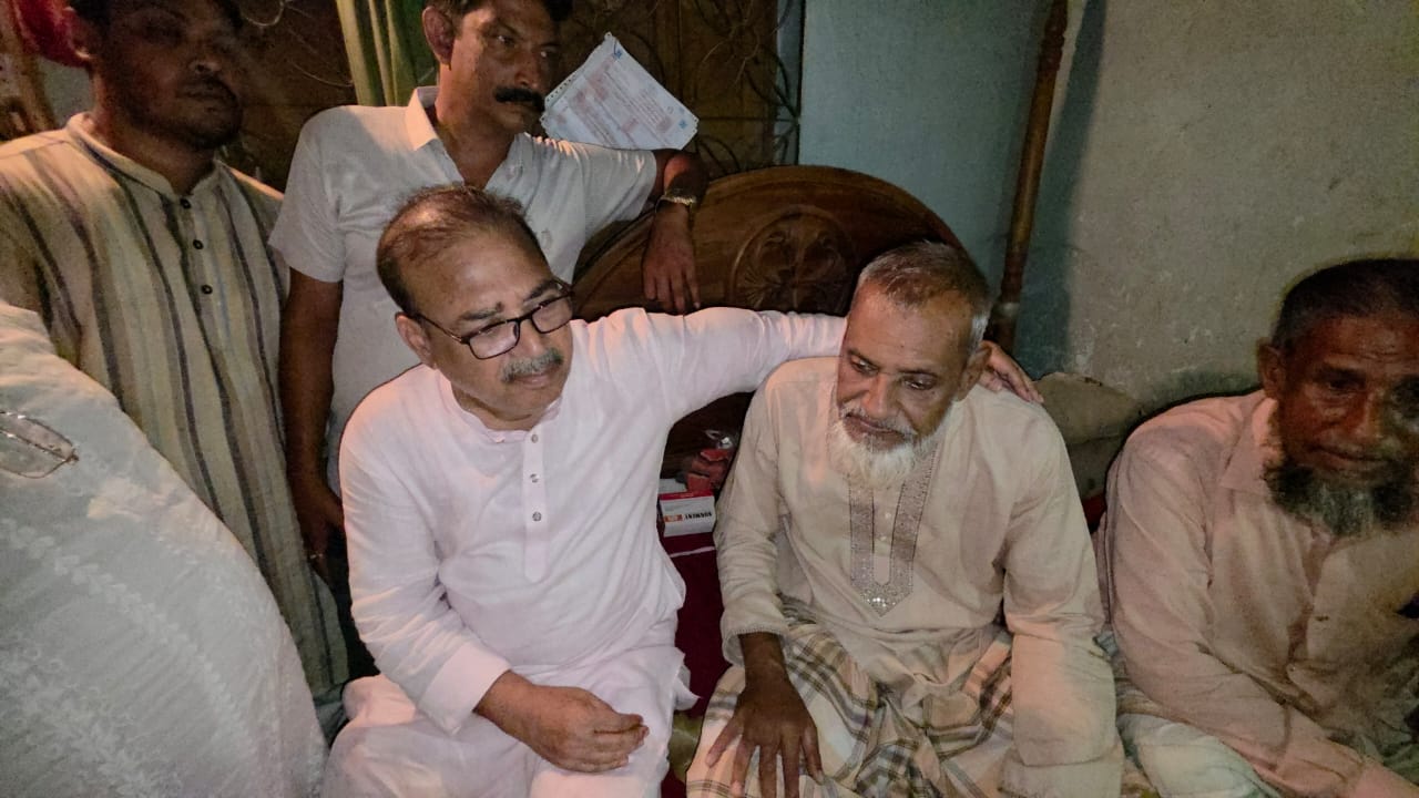 নিজামপুরে অসুস্থ নেতাকর্মীদের খোঁজখবর নিলেন সাবেক এমপি মফিকুল হাসান তৃপ্তি