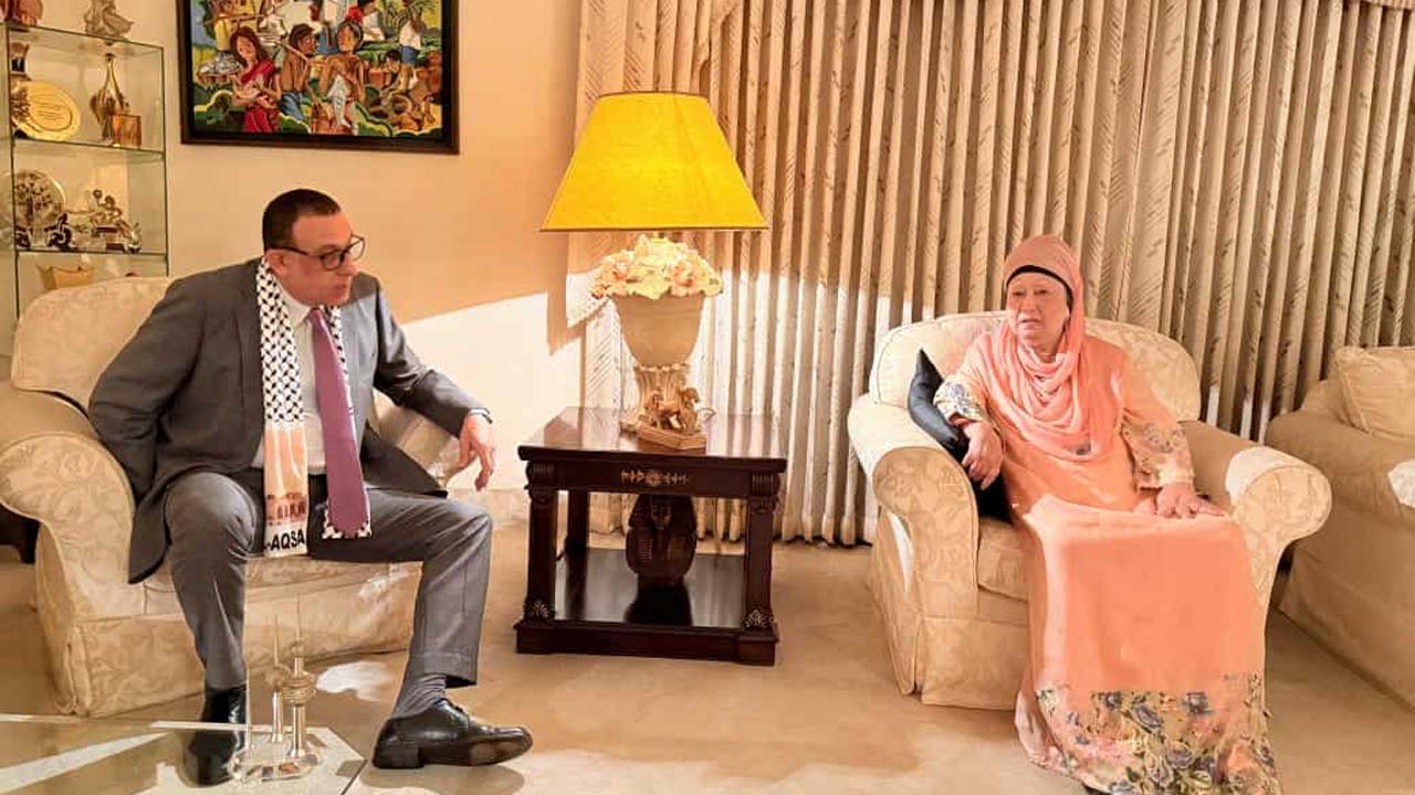 খালেদা জিয়ার সাথে ফিলিস্তিন রাষ্ট্রদূতের বৈঠক অনুষ্ঠিত