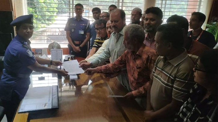 শার্শা থানার ওসিকে প্রত্যাহারের দাবিতে এসপিকে জেলা সাংবাদিক ইউনিয়নের স্মারকলিপি প্রদান