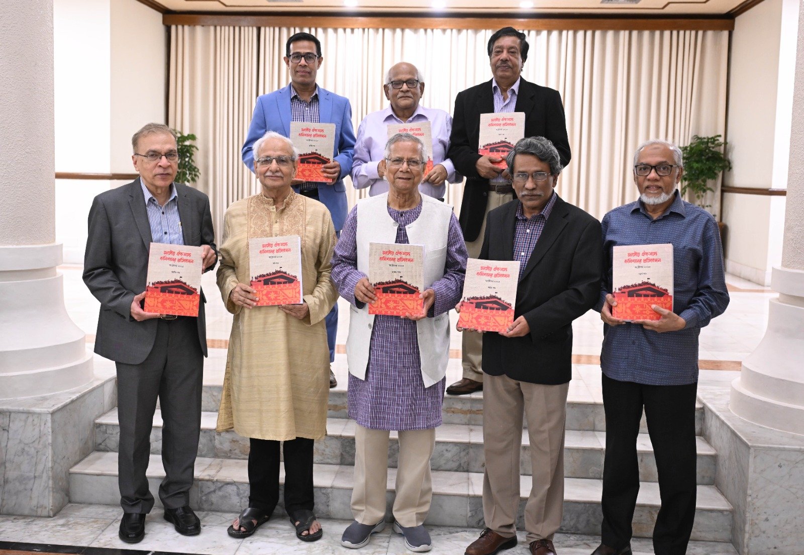 সংস্কার কমিশনের প্রতিবেদনঃ সহজবোধ্য বই প্রস্তুত করে জনগণের জন্য উন্মুক্তের আহবান প্রধান উপদেষ্টার