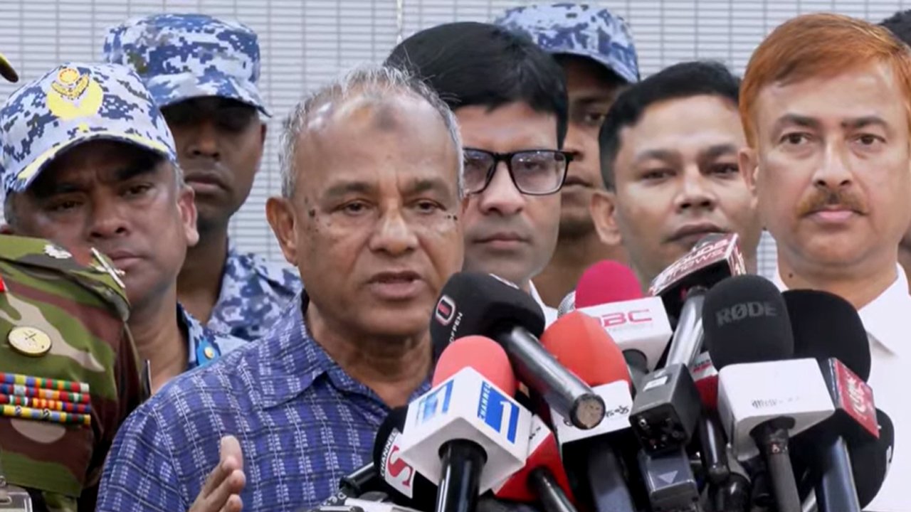 ‘বিমানবন্দরের আগুন তদন্তে আন্তর্জাতিক বিশেষজ্ঞরা যুক্ত হবেন’- স্বরাষ্ট্র উপদেষ্টা