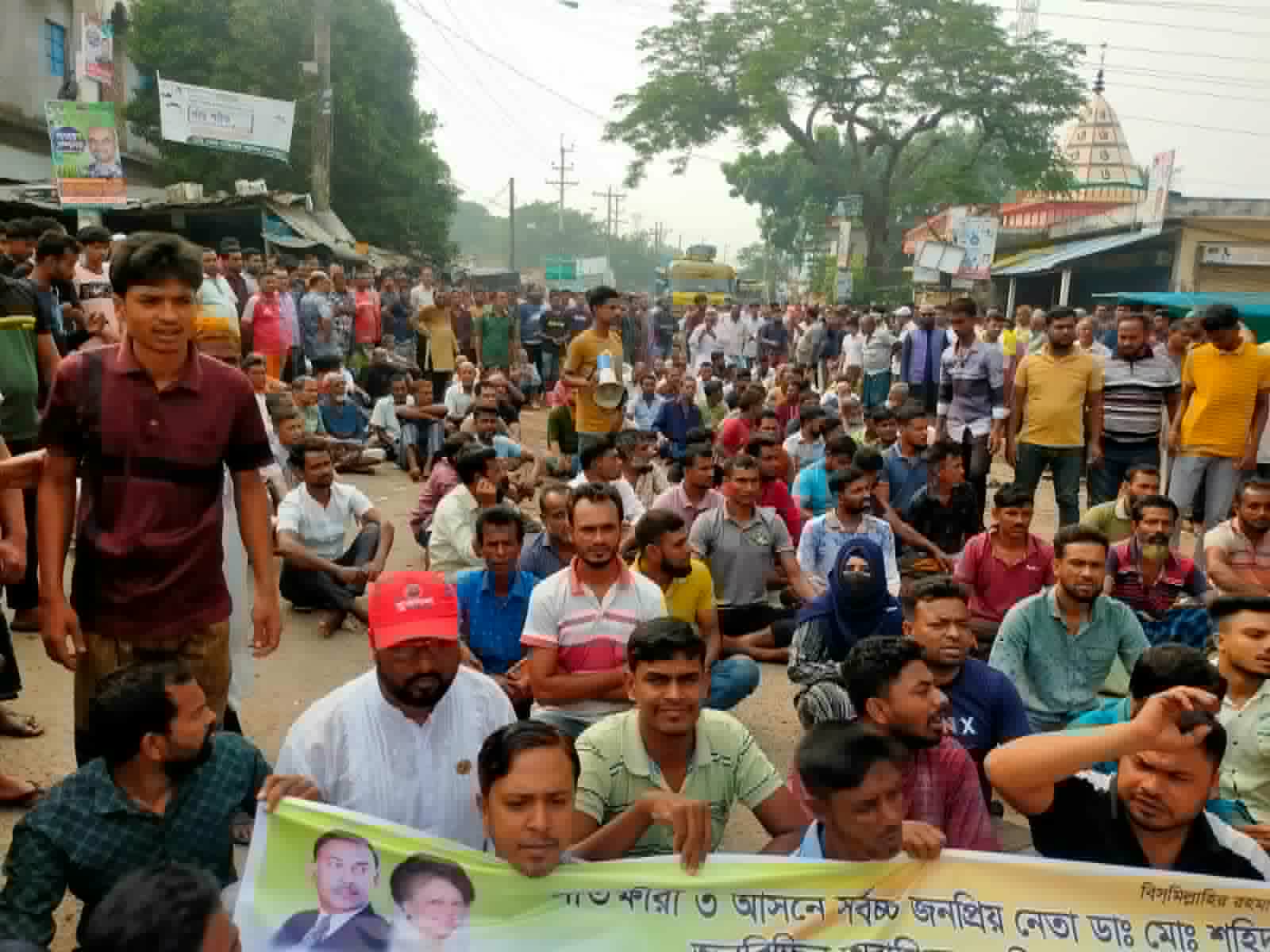 সাতক্ষীরা-৩ আসনে ডা. শহিদুলকে মনোনয়ন না দেয়ায় নলতায় অবরোধ
