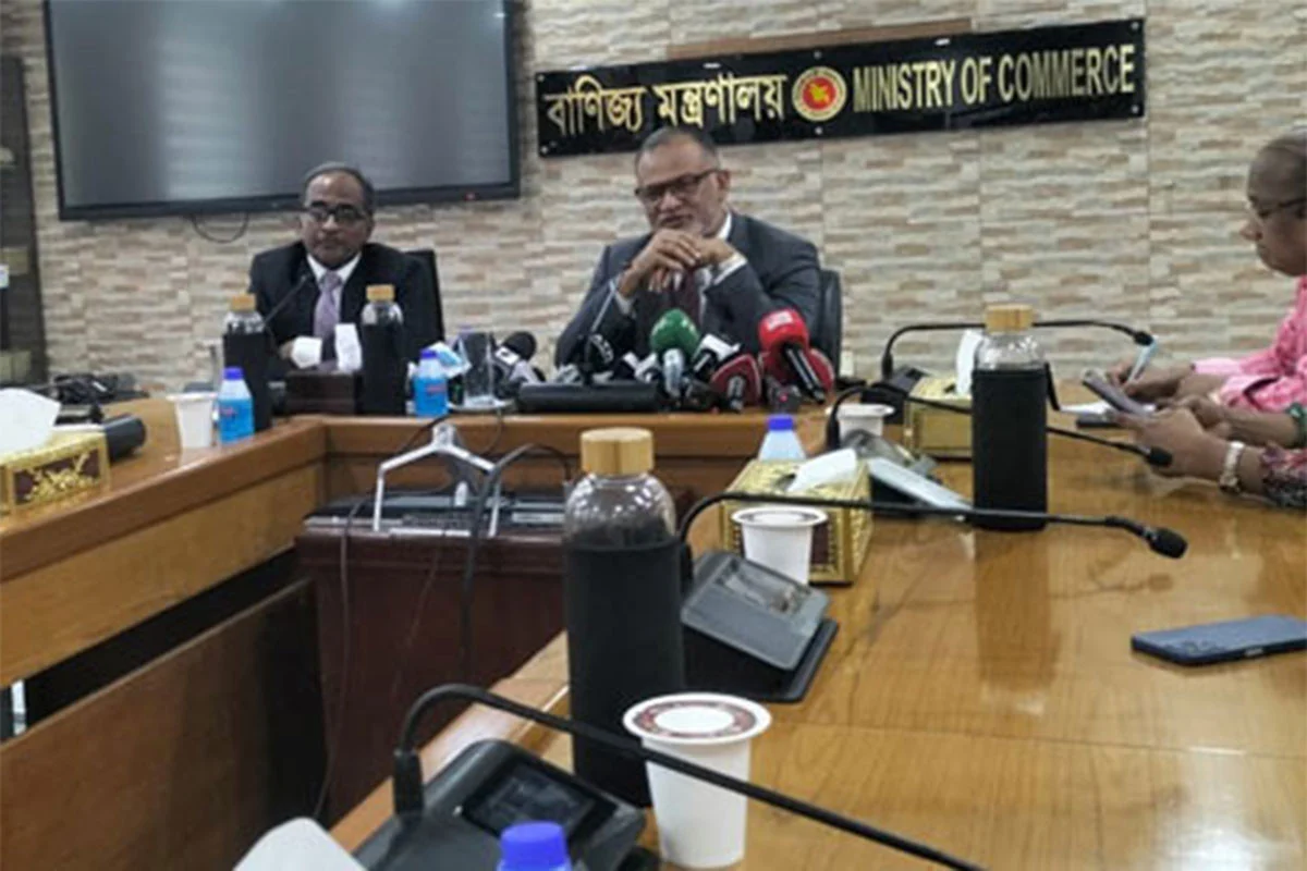 চলতি সপ্তাহে পেঁয়াজের দাম না কমলে আমদানি, হুশিয়ারী বাণিজ্য উপদেষ্টার