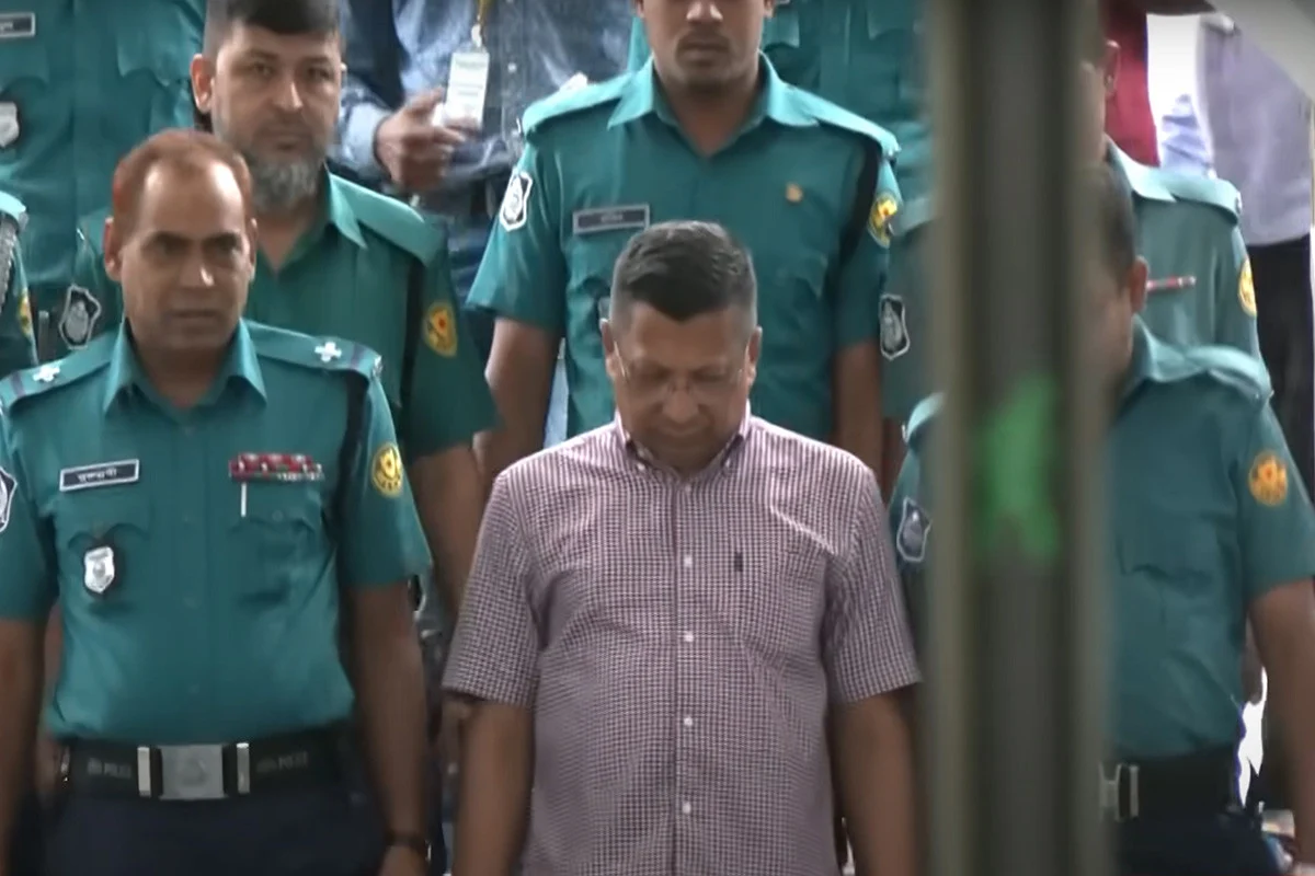 মানবতাবিরোধী অপরাধের মামলার রাজসাক্ষী সাবেক আইজিপি মামুনকে ট্রাইব্যুনালে আনা হলো