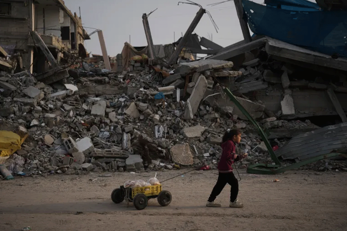 গাজায় ইসরায়েলি হামলায় নিহতের সংখ্যা ৭০ হাজার ছাড়ালো