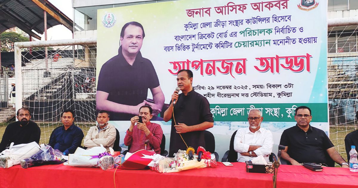 ‘মাঠে কি শুধু ফুটবল খেলা হবে নাকি অন্য কিছু হবে’ মন্তব্য আসিফ আকবরের
