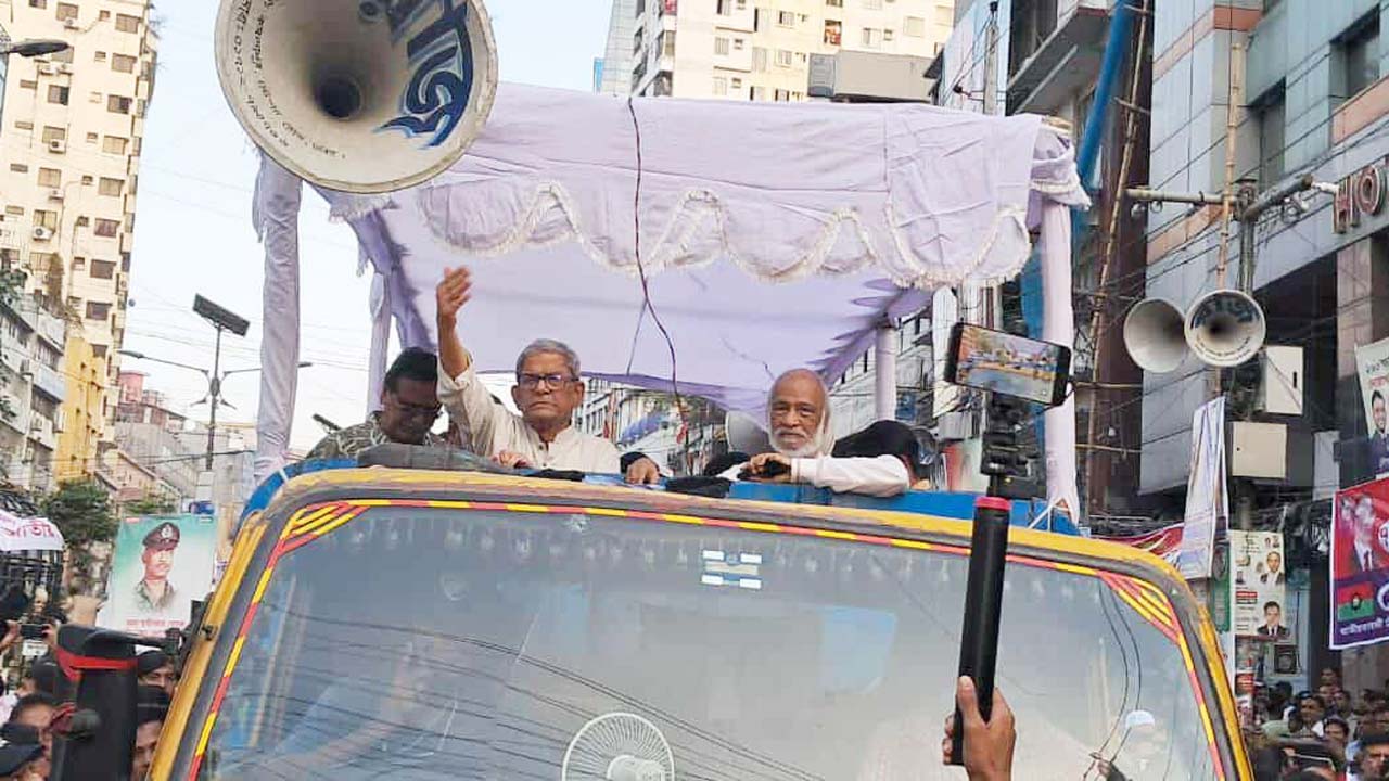 জাতীয় বিপ্লব দিবসে বিএনপির র‍্যালিঃ আগামী ফেব্রুয়ারিতেই নির্বাচন হতে হবে বললেন মির্জা ফখরুল