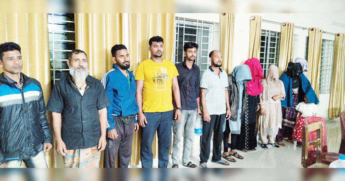 বেনাপোলে পতাকা বৈঠক শেষে ১৫ বাংলাদেশিকে হস্তান্তর