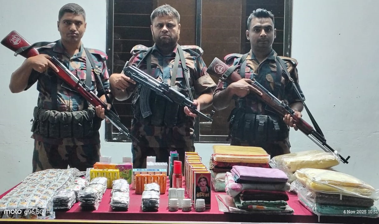 যশোর সীমান্তে অভিযান চালিয়ে মালিকবিহীন অবৈধ চোরাচালানী মালামাল আটক করেছে বিজিবি।