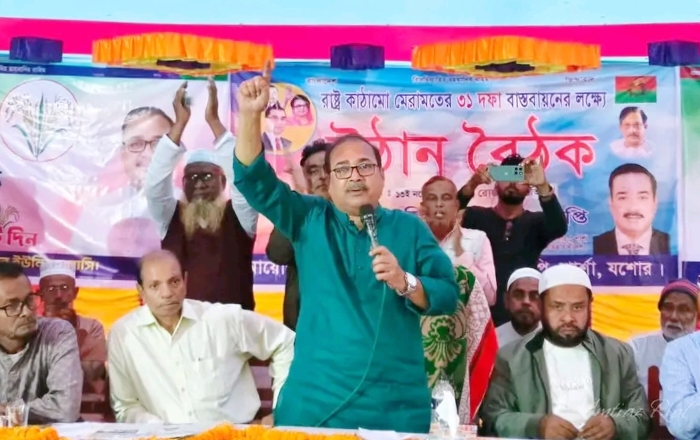 শিকারপুর ধানের শীষের বিজয়ী করার লক্ষে মফিকুল হাসান তৃপ্তির উঠান বৈঠক ও লিফলেট বিতরণ