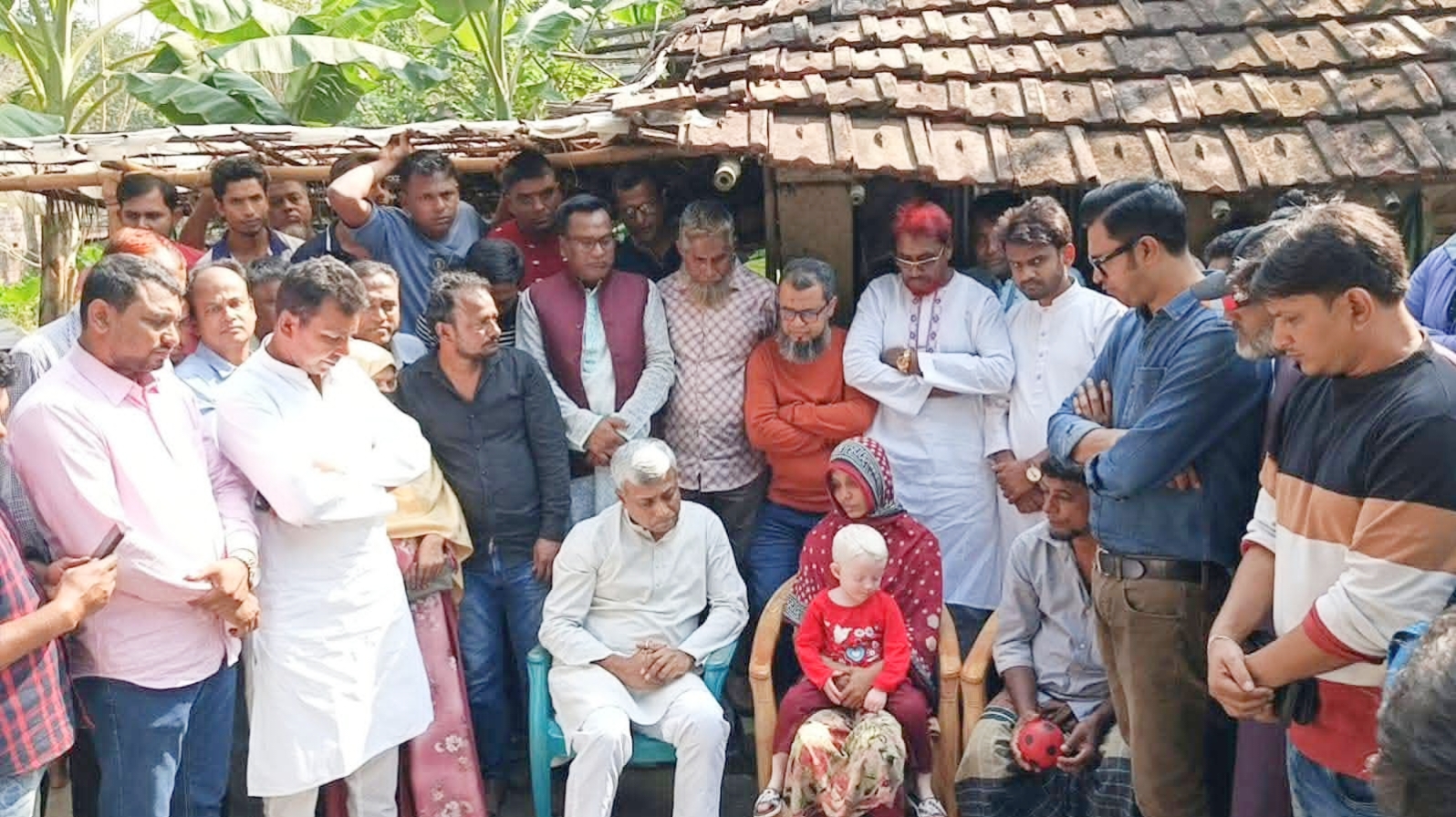 যশোরে অসহায় শিশু আফিয়ার পাশে বিএনপি