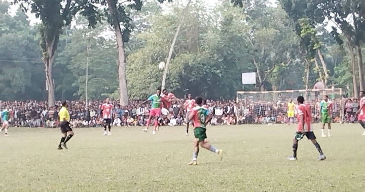 ঝিকরগাছায় পয়মল স্মৃতি ফুটবল টুর্নামেন্টে সেমিফাইনালে বর্ণী ফুটবল একাদশ ৫-৪ গোলে জয়লাভ