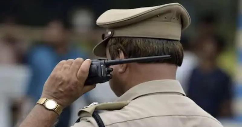 ভারতে পুলিশ কর্মকর্তাকে পিটিয়ে হত্যা করলো সন্ত্রাসীরা