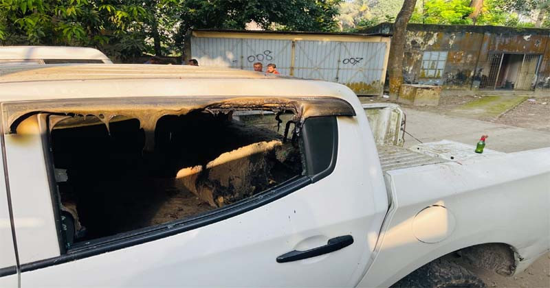 গোপালগঞ্জে গণপূর্ত বিভাগ ও গ্রামীণ ব্যাংকে পেট্রোল বোমা নিক্ষেপ করেছে