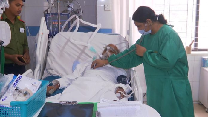 খুলনায় ২৬ লাখ মানুষের জন্য আইসিইউ শয্যা আছে ৩০ রোগিরা ভোগান্তির শিকার