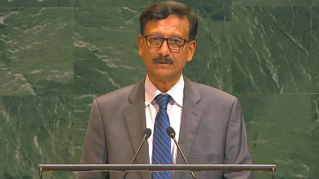 হাসিনাকে ফেরত চেয়ে দিল্লিকে লেখা সে চিঠির জবাব এখনো আসেনি – পররাষ্ট্র উপদেষ্টা