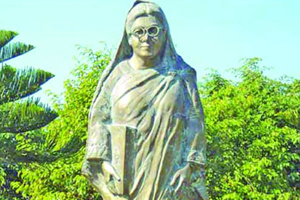 জন্ম ও মৃত্যু দিবসঃ বেগম রোকেয়ার বসতভিটার সাড়ে তিন শ বিঘা জমি কোথায় গেল?