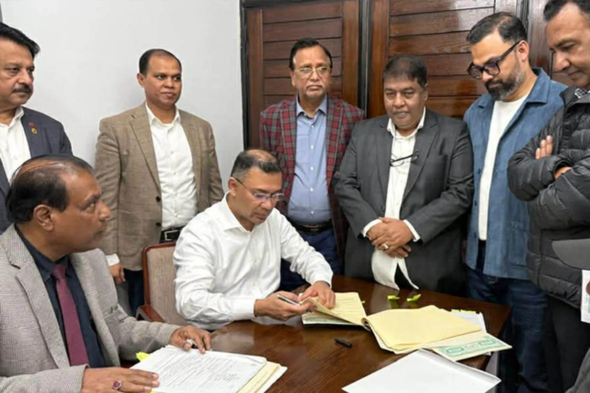 তারেক রহমান মনোনয়নপত্রে স্বাক্ষর করলেন