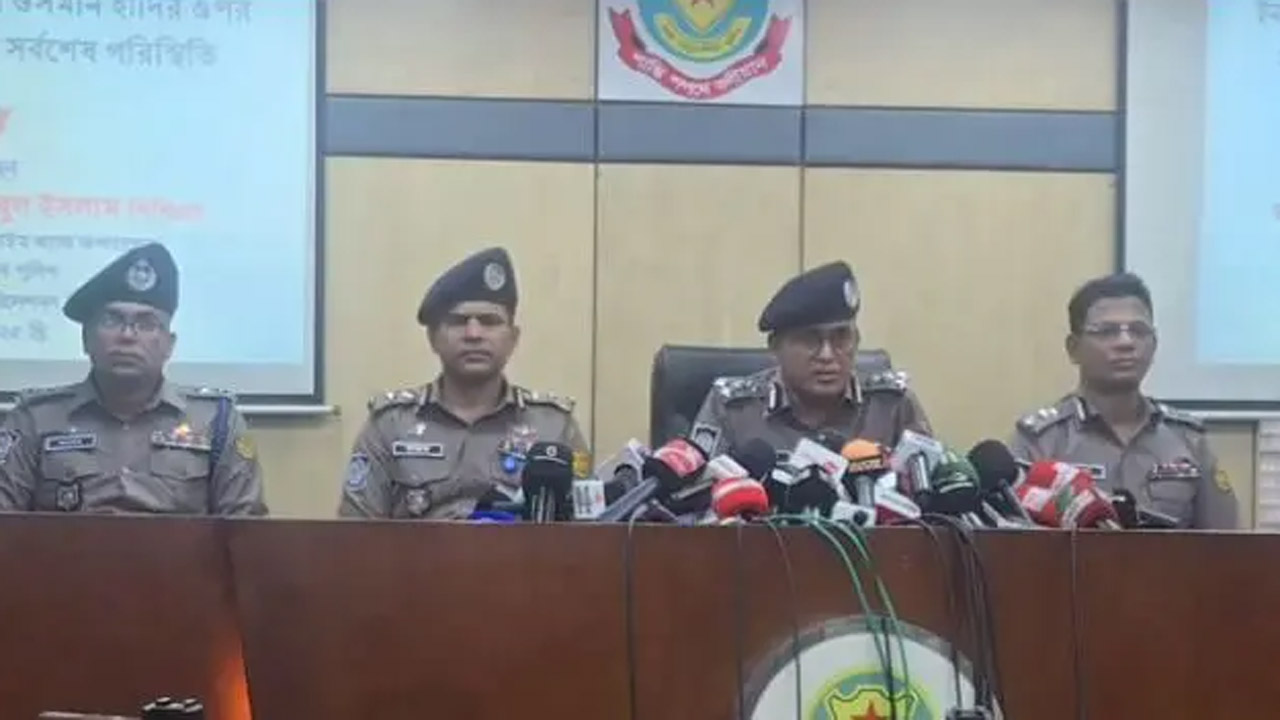 ডিএমপির সংবাদ সম্মেলনঃ ওসমান হাদিকে গুলির সাথে জড়িত ২ মানব পাচারকারীসহ ৩ জনকে আটক