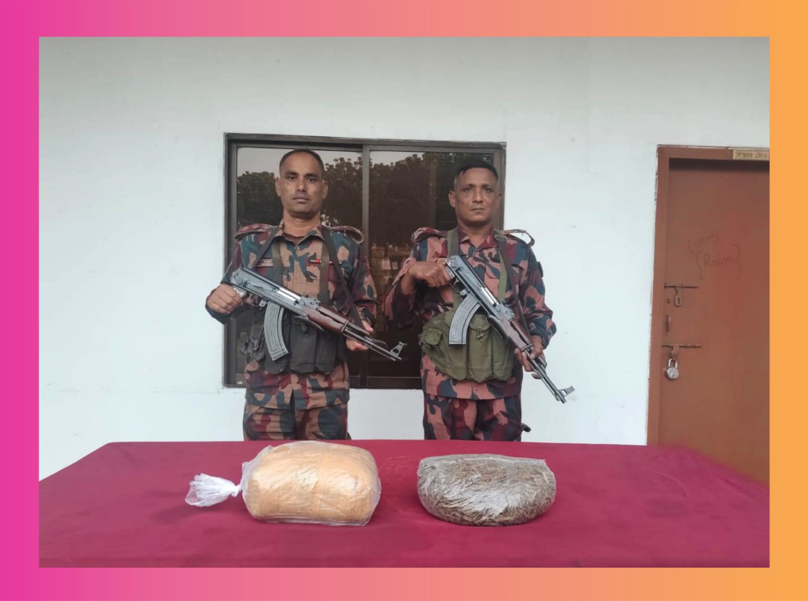 যশোর সীমান্ত থেকে অবৈধ চোরাচালানী মালামাল আটক করেছে বিজিবি