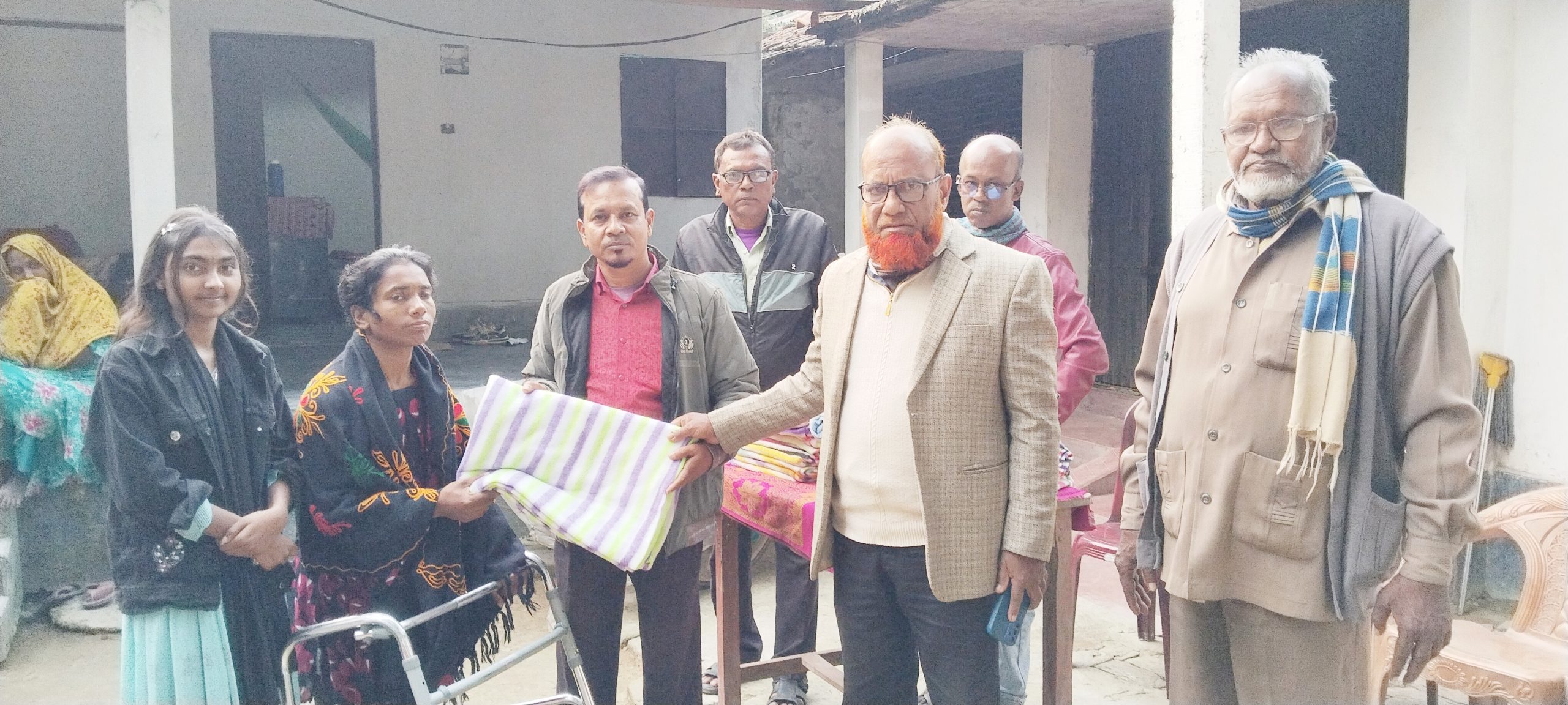 শীত নিবারনে ঝিকরগাছায় তিন সম্প্রদায়ের মানুষের মাঝে শীতবস্ত্র কম্বল বিতরণ