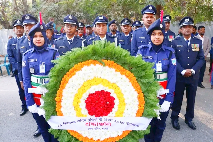 শহীদ বুদ্ধিজীবী দিবসে স্মৃতিস্তম্ভে জেলা পুলিশ যশোরের শ্রদ্ধাঞ্জলি অর্পণ