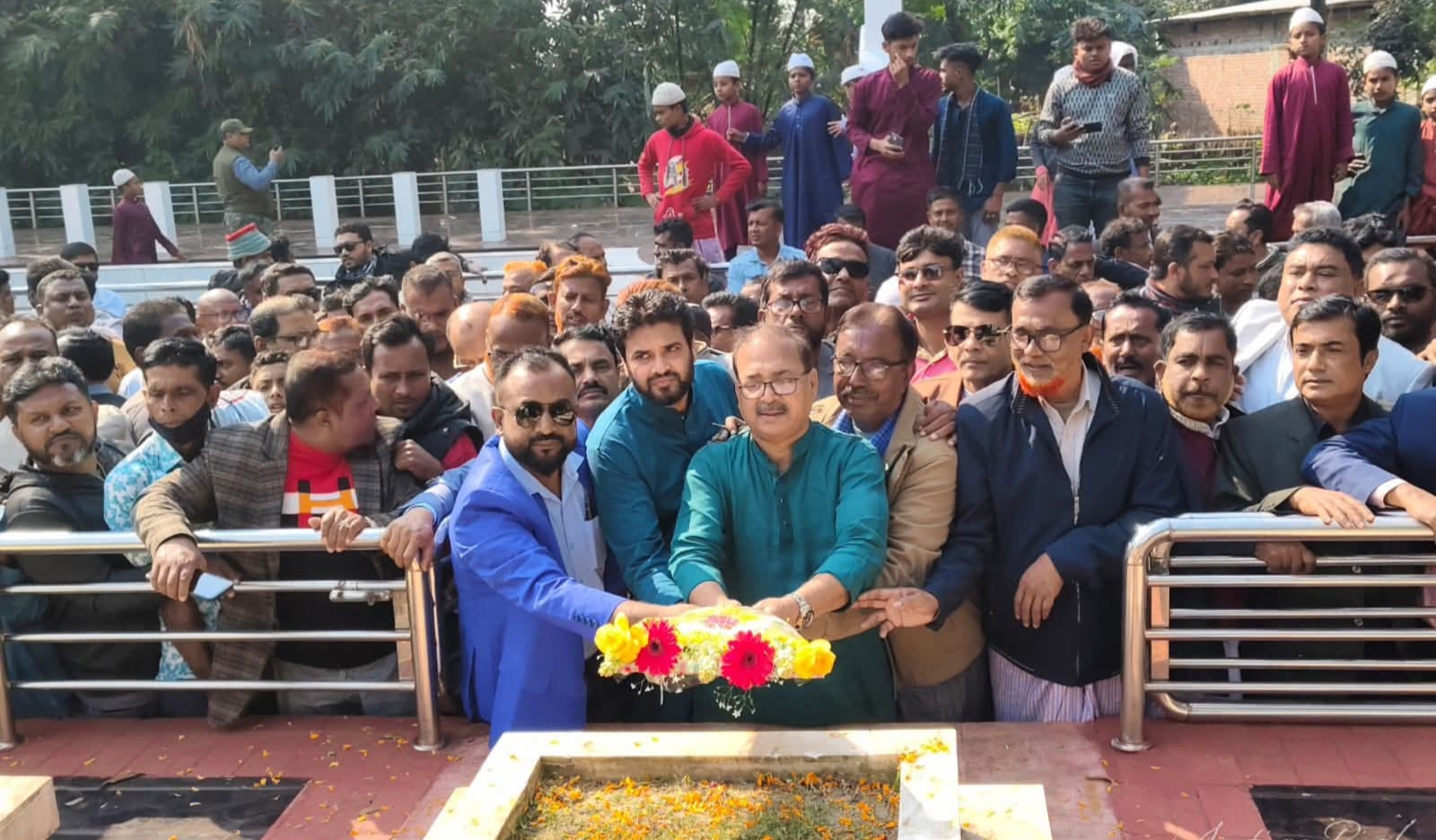 শার্শায় বীরশ্রেষ্ঠ নূর মোহাম্মদের সমাধিতে সাবেক এমপি তৃপ্তির শ্রদ্ধাঞ্জলী অর্পণ