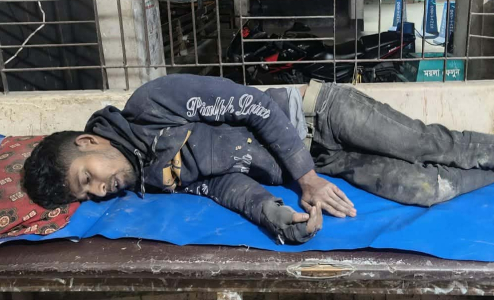 ঝিকরগাছায় বিএনপি প্রার্থীর বাসায় রাতে হামলা, গ্রামবাসীর হাতে আটক-১