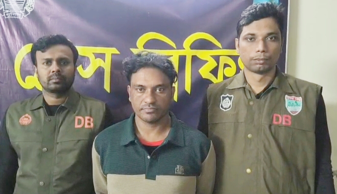 ঝিকরগাছার ত্রাস-অস্ত্র, ডাকাতি ও মাদকসহ ১৯ মামলার আসামি গ্রেফতার