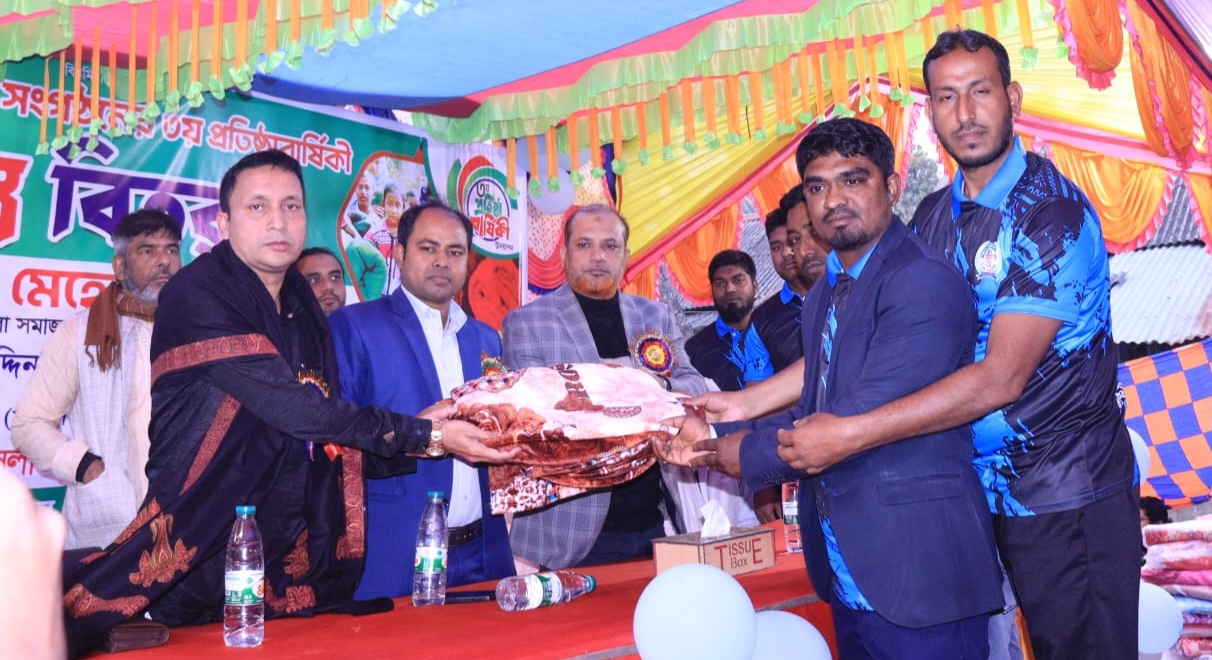 স্বপ্নছায়া স্বেচ্ছাসেবী সংগঠনের প্রতিষ্ঠাবার্ষিকীতে শীতবন্ত্র বিতরণ