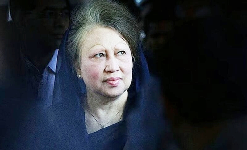 রাষ্ট্রীয় মর্যাদায় চিরনিদ্রায় বেগম খালেদা জিয়া, শোকের মধ্যে পালিত হচ্ছে দ্বিতীয় দিনের রাষ্ট্রীয় শোক