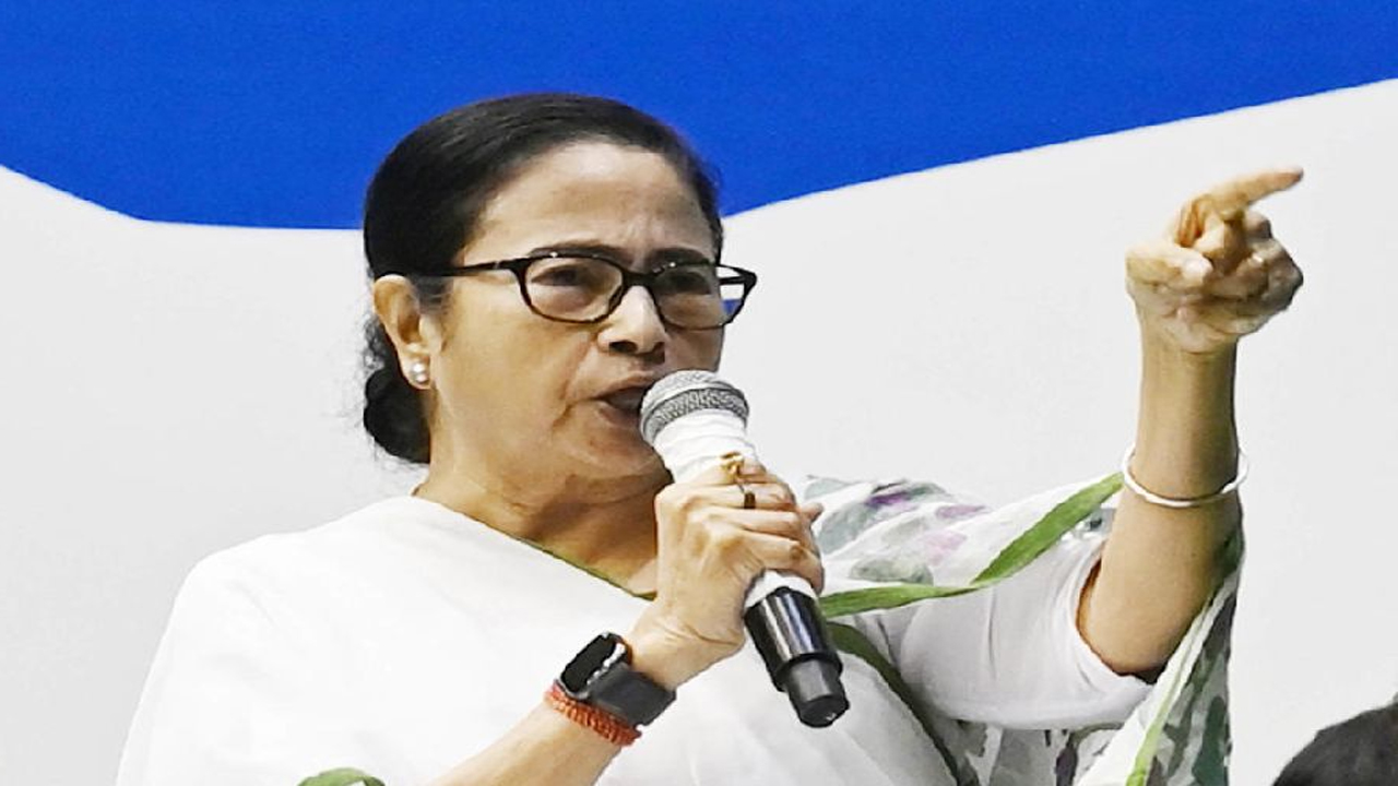 ভারতীয় নাগরিকদের বাংলাদেশে ঠেলে পাঠানো হচ্ছে: মমতা