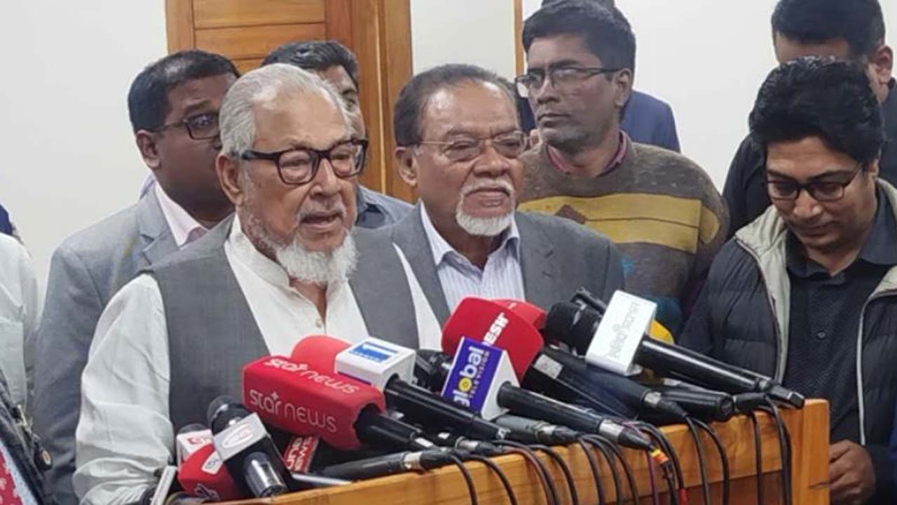 নির্বাচন বিলম্বিত হোক বিএনপি চায় না’ সিইসির সাথে বৈঠকে- নজরুল ইসলাম খান