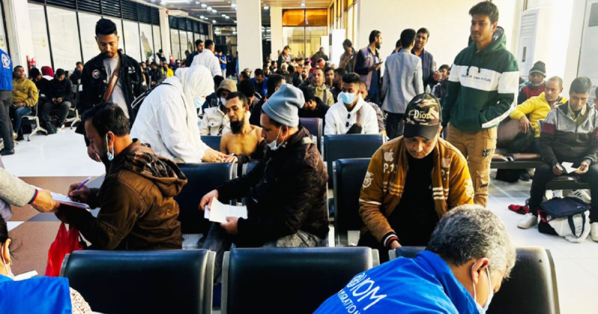 আরও ৩১০ বাংলাদেশি লি‌বিয়া থে‌কে ফির‌লেন