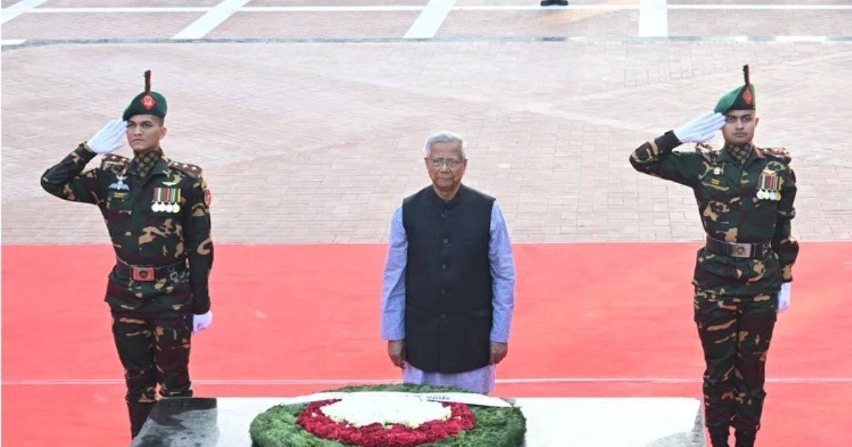 শহীদ বুদ্ধিজীবী স্মৃতিসৌধে প্রধান উপদেষ্টার শ্রদ্ধা নিবেদন