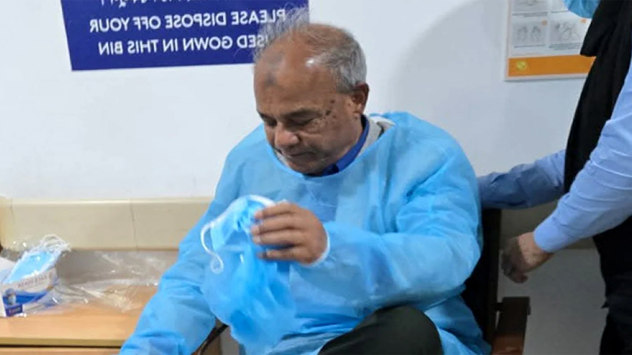 খালেদা জিয়াকে দেখতে এভারকেয়ার হাসপাতালে স্বরাষ্ট্র উপদেষ্টা