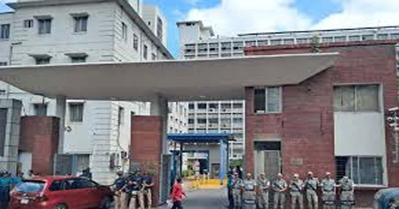 সচিবালয় আন্দোলনে ১৪ কর্মকর্তা–কর্মচারীর বিরুদ্ধে সন্ত্রাসবিরোধী আইনে মামলা এবং কোর্টে প্রেরণ