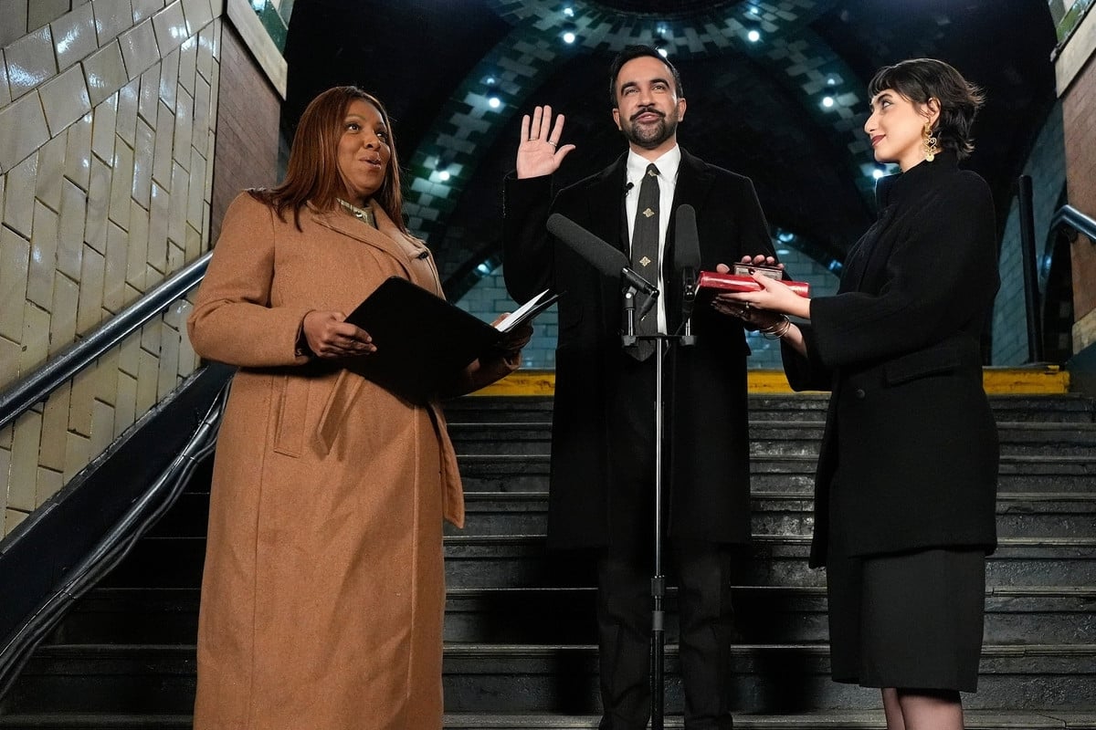 পবিত্র কোরআন হাতে নিয়ে মামদানির ঐতিহাসিক’ শপথ গ্রহণ