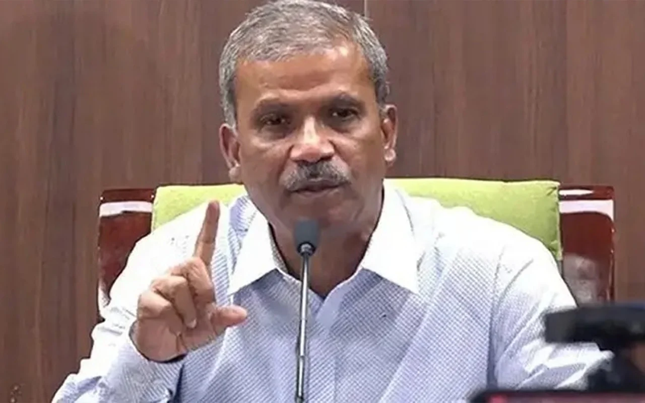 ‘গোলামির দিন শেষ! বাংলাদেশের ক্রিকেট, ক্রিকেটারদের অবমাননা মেনে নেব না’-উপদেষ্টা আসিফ নজরুল