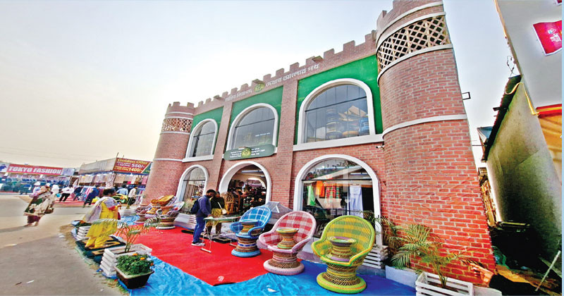 ঢাকা আন্তর্জাতিক বাণিজ্যমেলায় কারাবন্দিদের তৈরি পণ্যই দর্শনার্থীদের আগ্রহের শীর্ষে