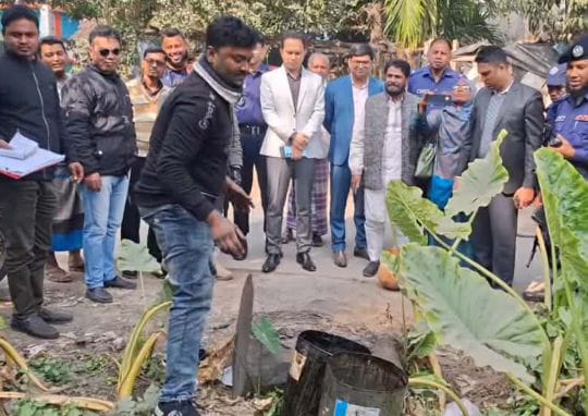 শার্শায় ভেজাল গুড় কারখানায় ভ্রাম্যমান আদালতের যৌথ অভিযান ৪০ হাজার টাকা জরিমানা আদায়   