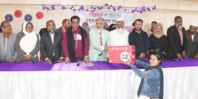 বসুন্ধরা শুভসংঘের সেলাই মেশিন পেলেন খুলনার ৬০ অসচ্ছল নারী