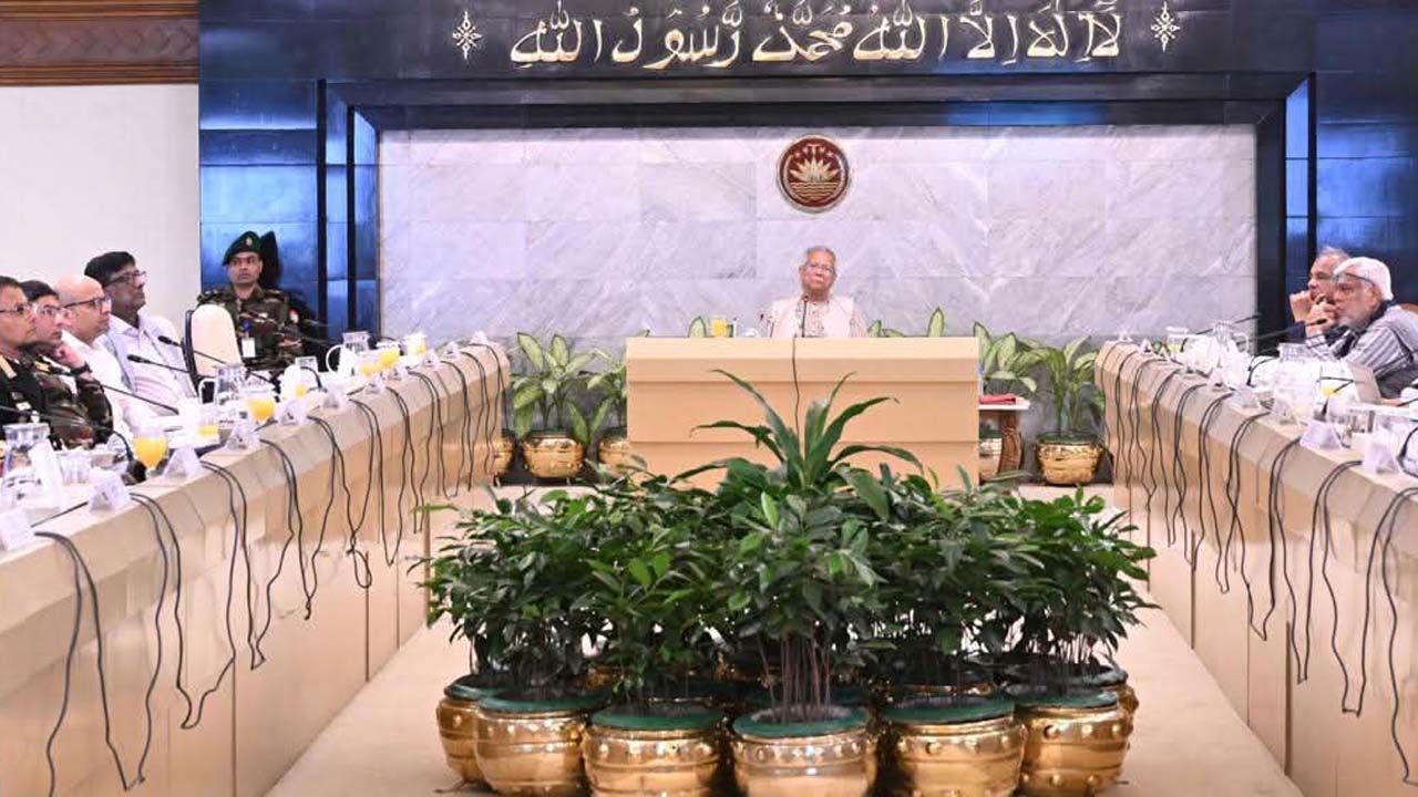 ১২ ফেব্রুয়ারি কোথাও যেন কোনো গলদ না থাকে’ নির্দেশ-প্রধান উপদেষ্টার