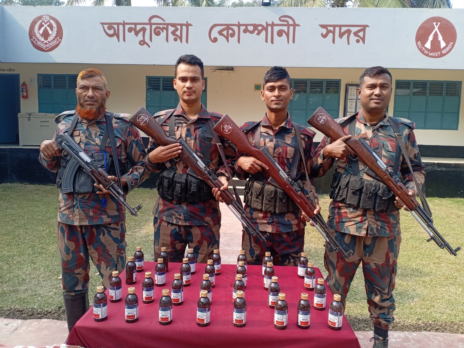 যশোর সীমান্তে অভিযান চালিয়ে মাদকদ্রব্য এবং চোরাচালানী মালামাল আটক করেছে বিজিবি