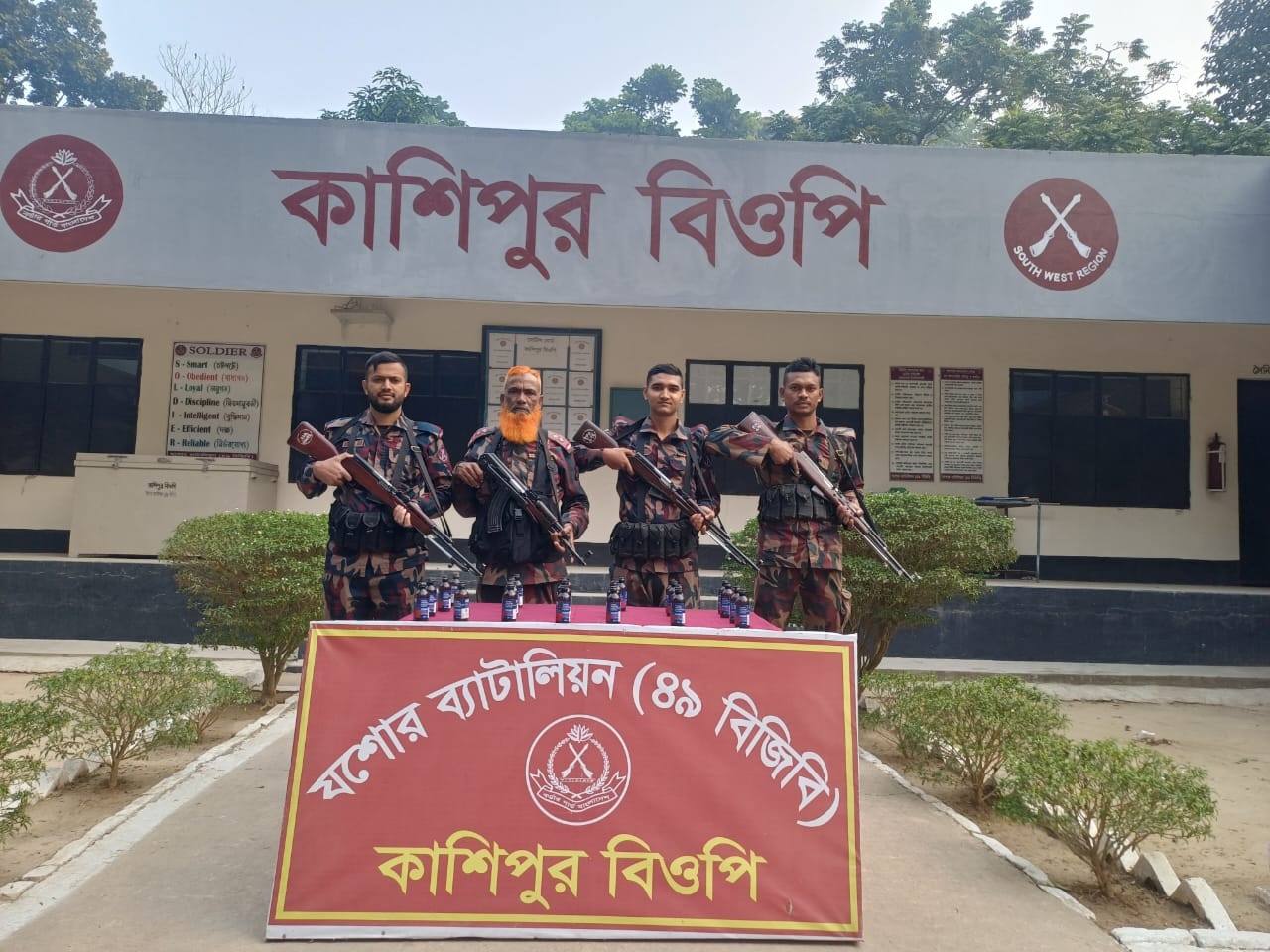 সীমান্তে অভিযান চালিয়ে মাদকদ্রব্য এবং অবৈধ চোরাচালানী মালামাল আটক