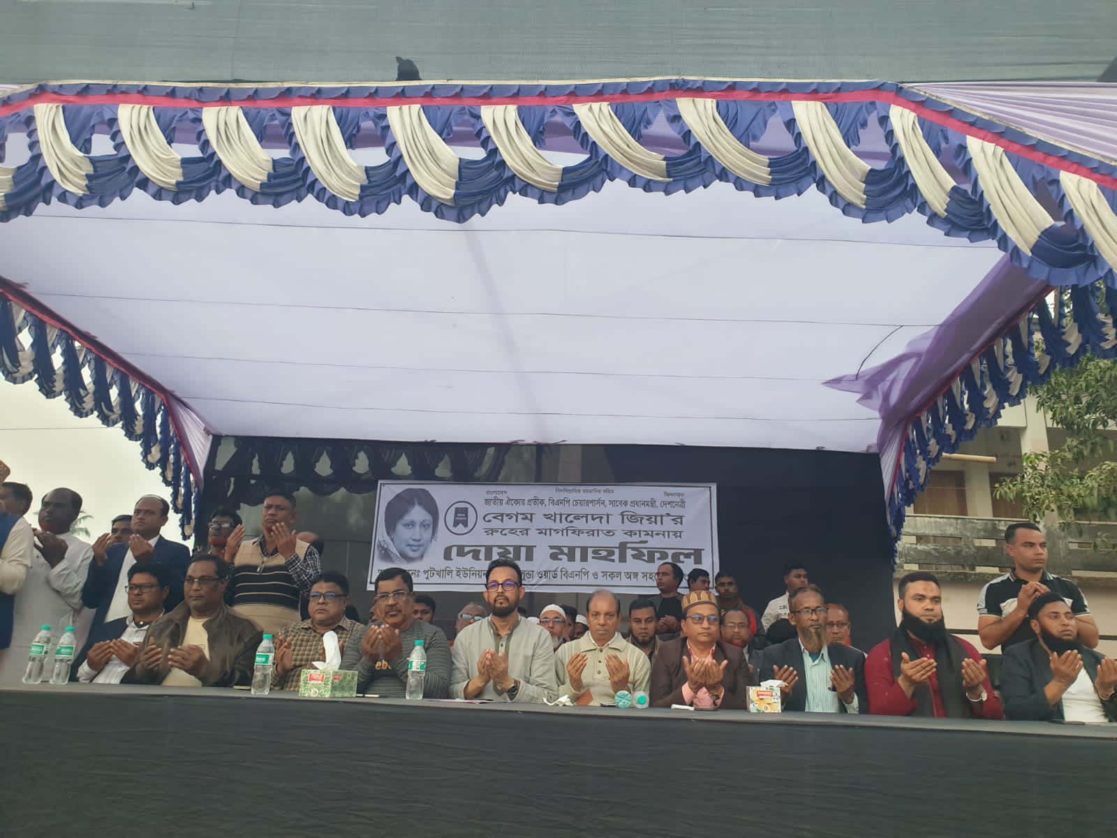 বেনাপোলের বালুন্ডায় বেগম খালেদা জিয়ার রুহের মাগফেরাত কামনায় দোয়া