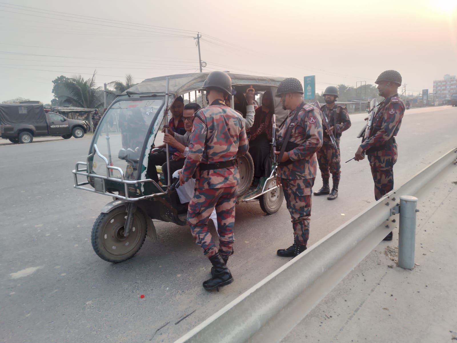 আসন্ন ত্রয়োদশ জাতীয় সংসদ নির্বাচন-২০২৬ উপলক্ষে গোপালগঞ্জ ও যশোর জেলায় বিজিবি মোতায়েনের সিদ্ধান্ত। 