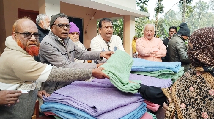 ঝিকরগাছায় অসহায়-দুঃস্থ শীতার্ত মানুষের মাঝে শীতবস্ত্র কম্বল বিতরণ