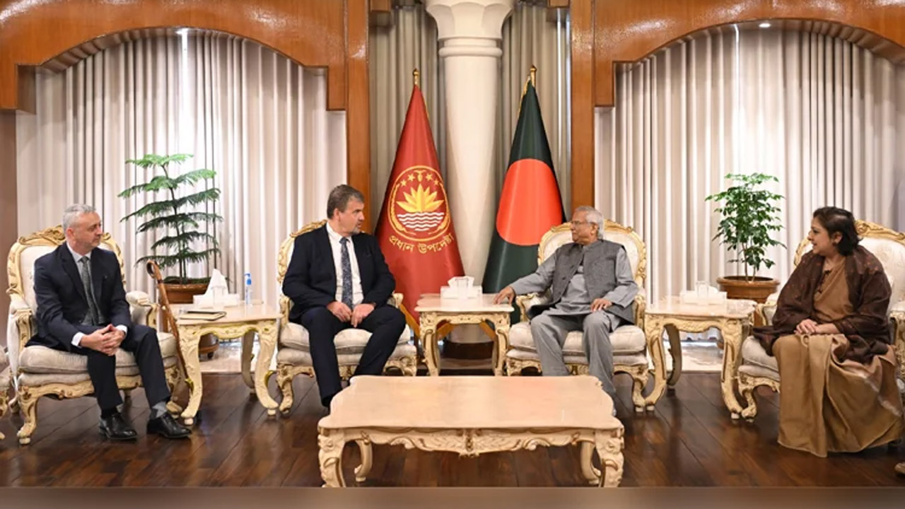 প্রধান উপদেষ্টাকে ইইউ ইওএম চিফ ‘নির্বাচনে বড় পর্যবেক্ষক দল পাঠাবে ইউরোপীয় ইউনিয়ন’